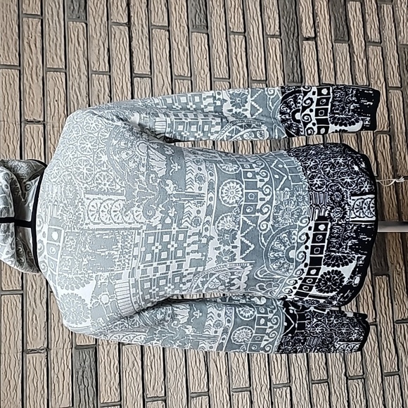 Chicos Hooded Zip Up Sweater Chicos Sz 0  (4) - Picture 7 of 15